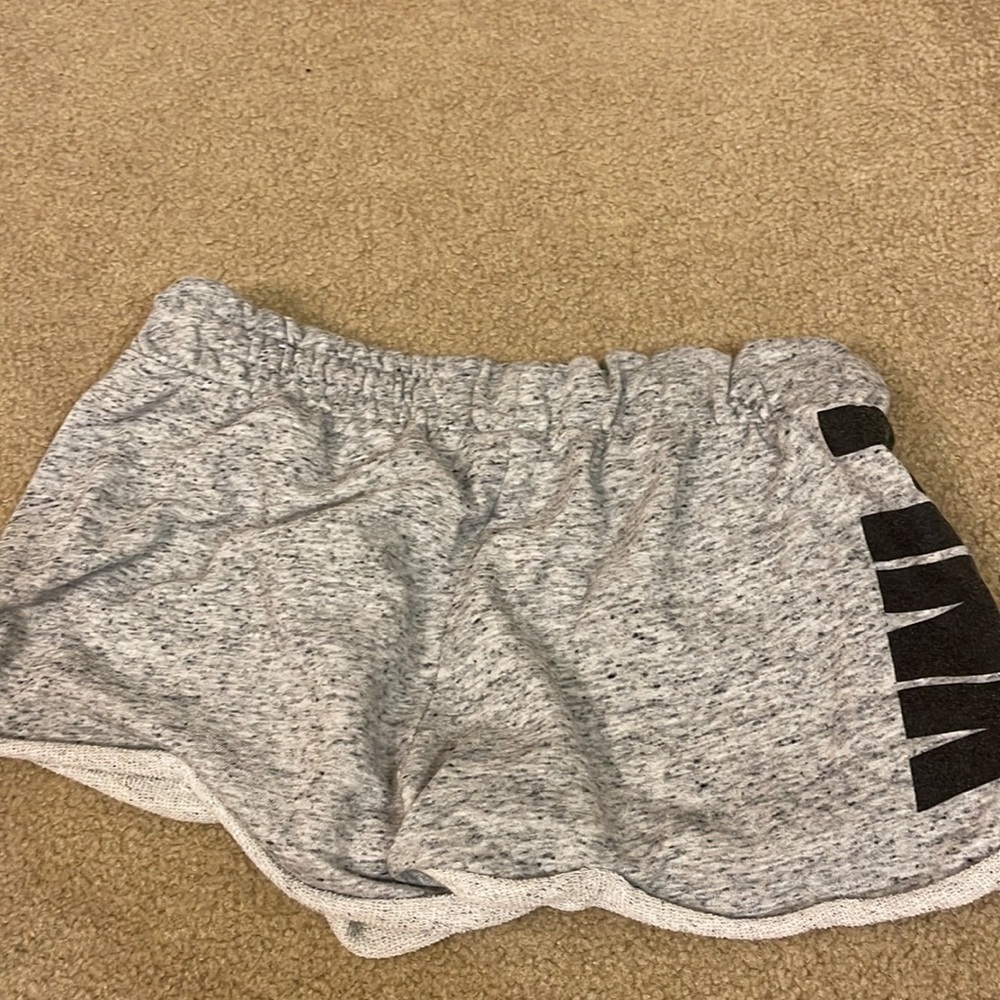 Pink bootyshorts - Picture 2 of 4
